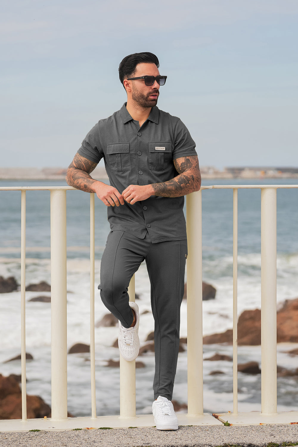 CHARCOAL FRONT PINTUCK TROUSER